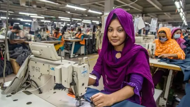 বন্ধ হচ্ছে পোশাক কারখানা, রফতানি বাড়ছে কীভাবে?